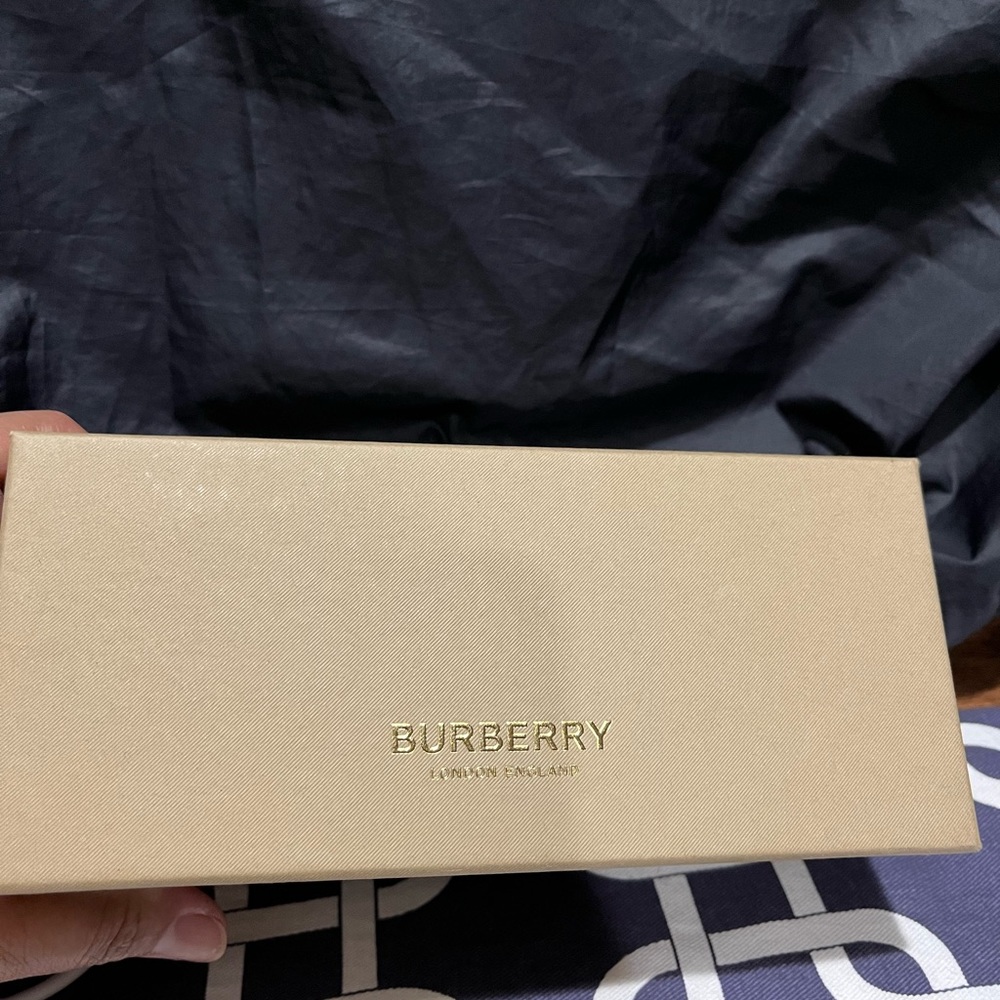 Burberry Sunglasses - Picture 8 of 9